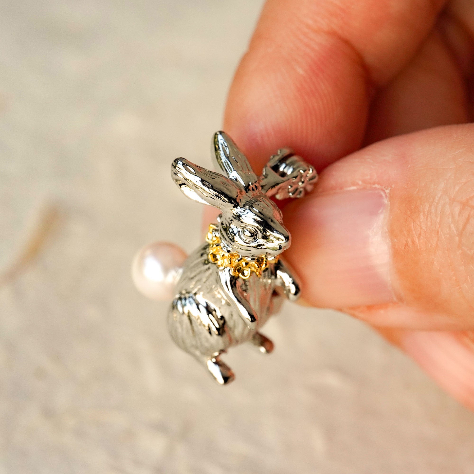 ALICE RABBIT BROOCH