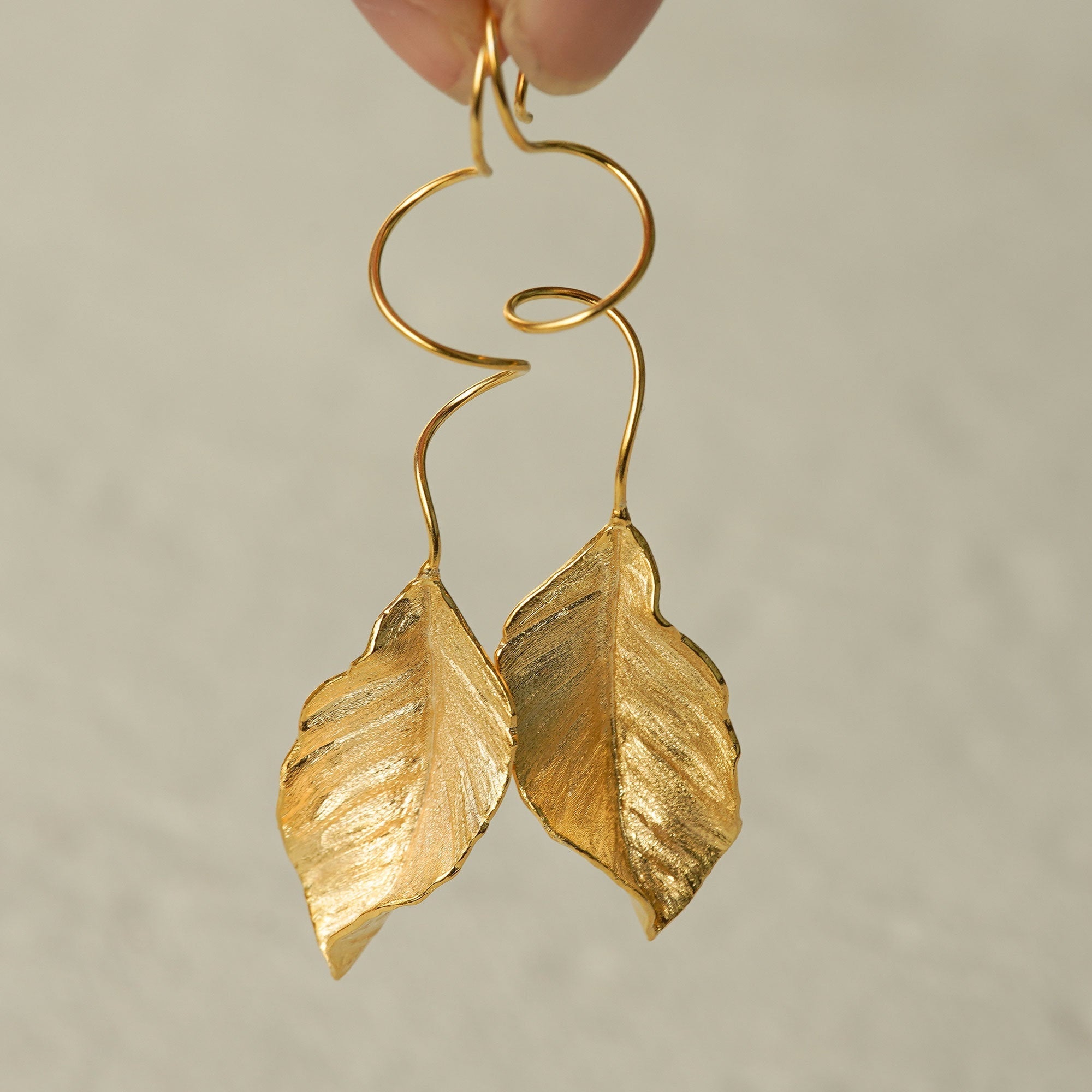 LEAF ANGLE EARRINGS