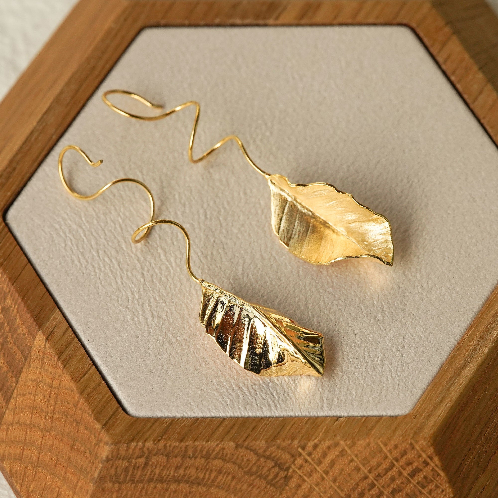 LEAF ANGLE EARRINGS
