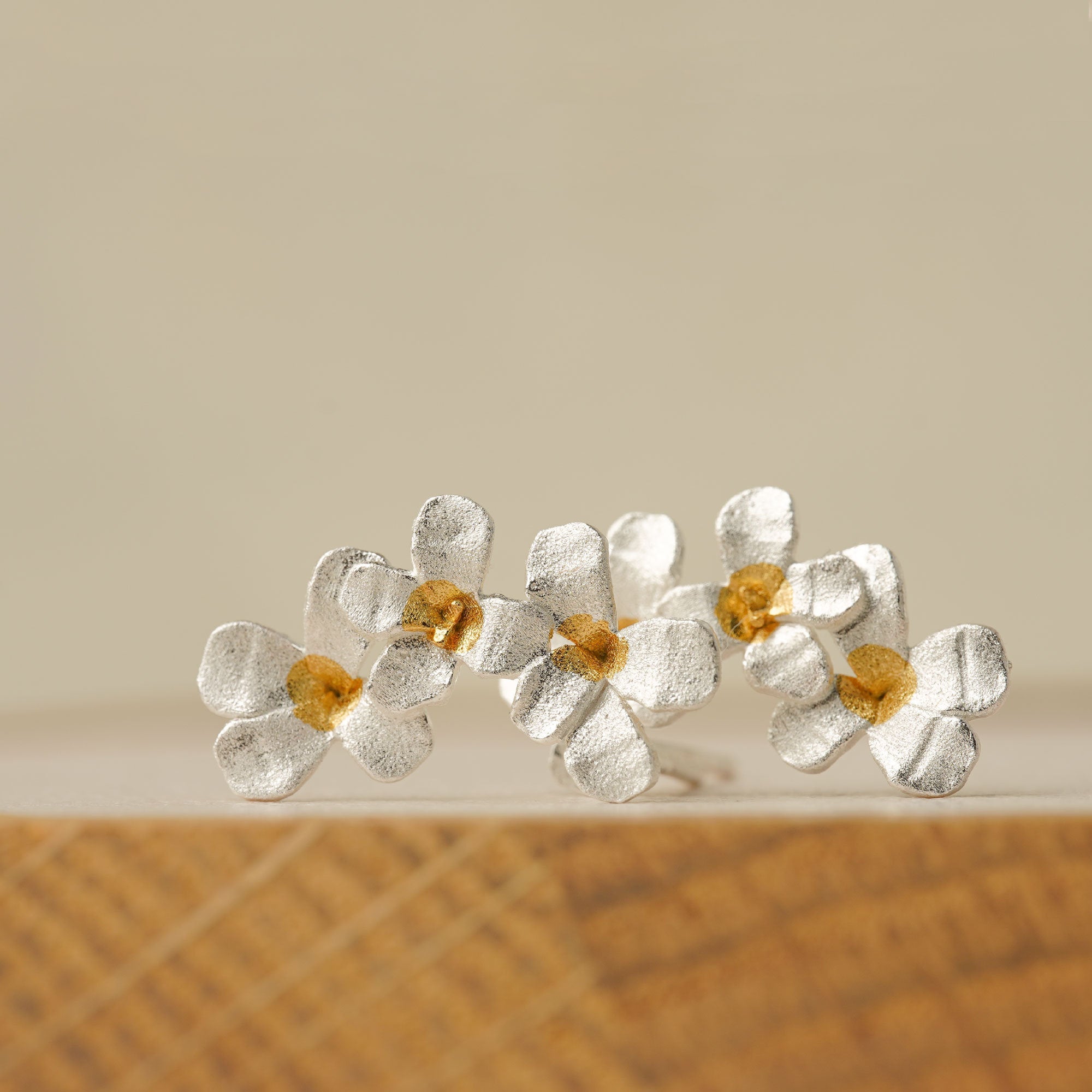 SLIVER FLOWER EARRINGS