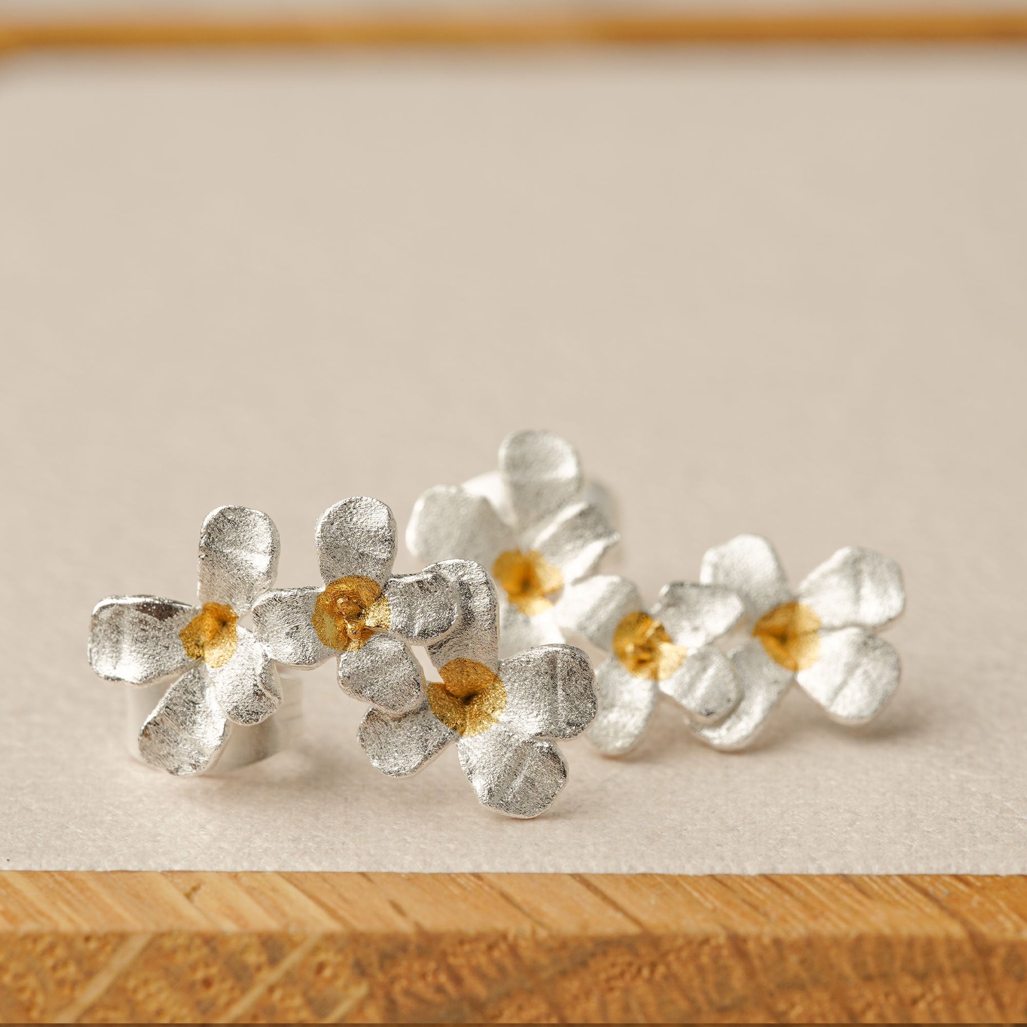 SLIVER FLOWER EARRINGS