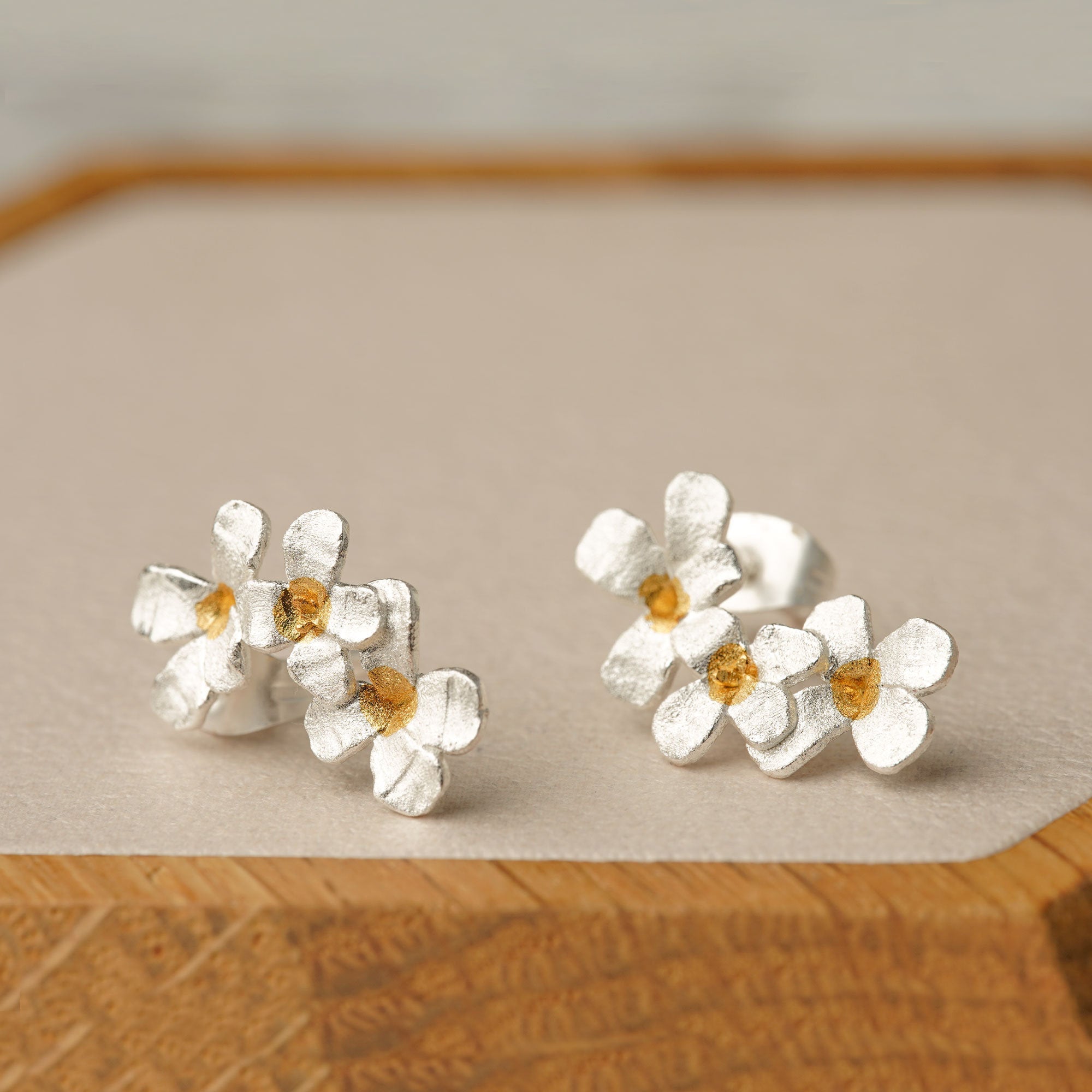 SLIVER FLOWER EARRINGS