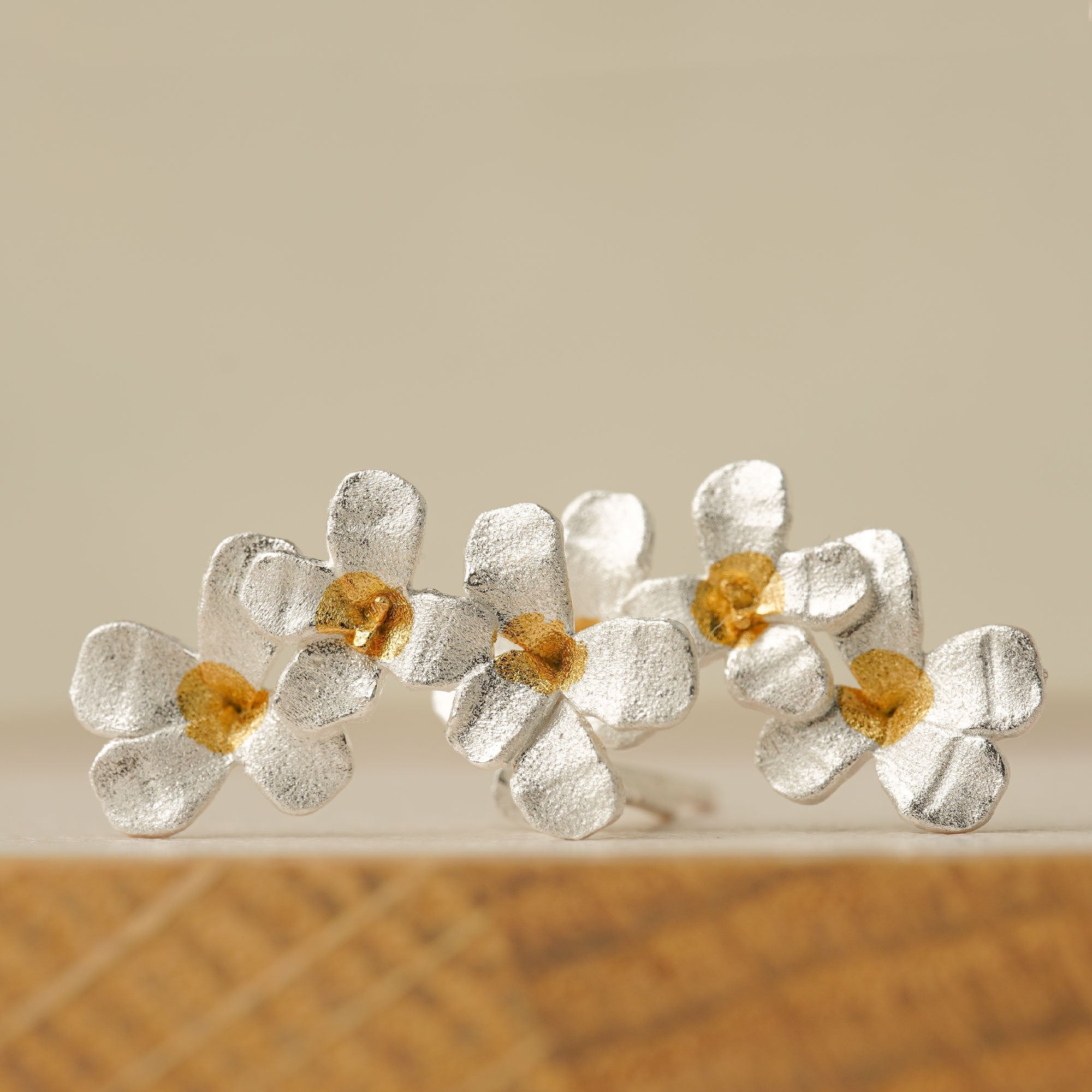 SLIVER FLOWER EARRINGS