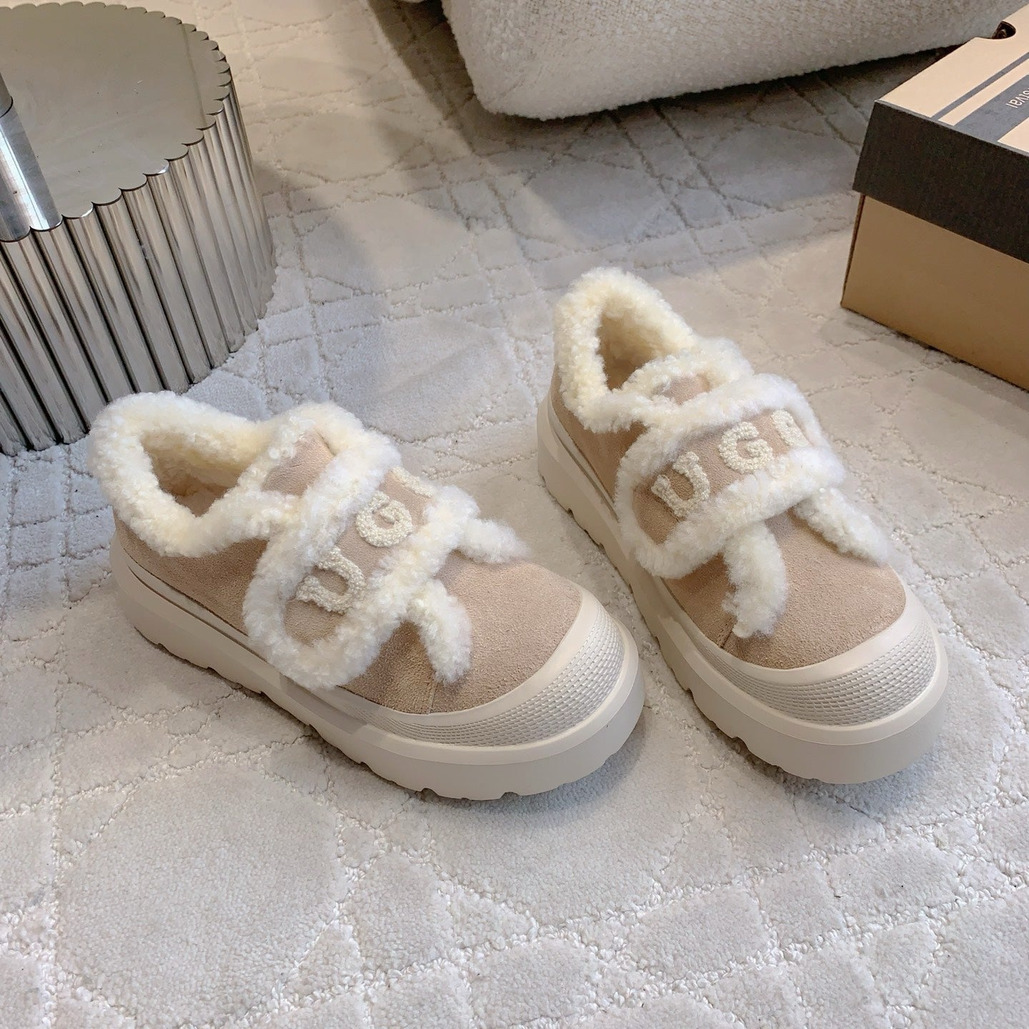 UGG Tazz Slipper Loafers Beige Suede and Fleece 516905