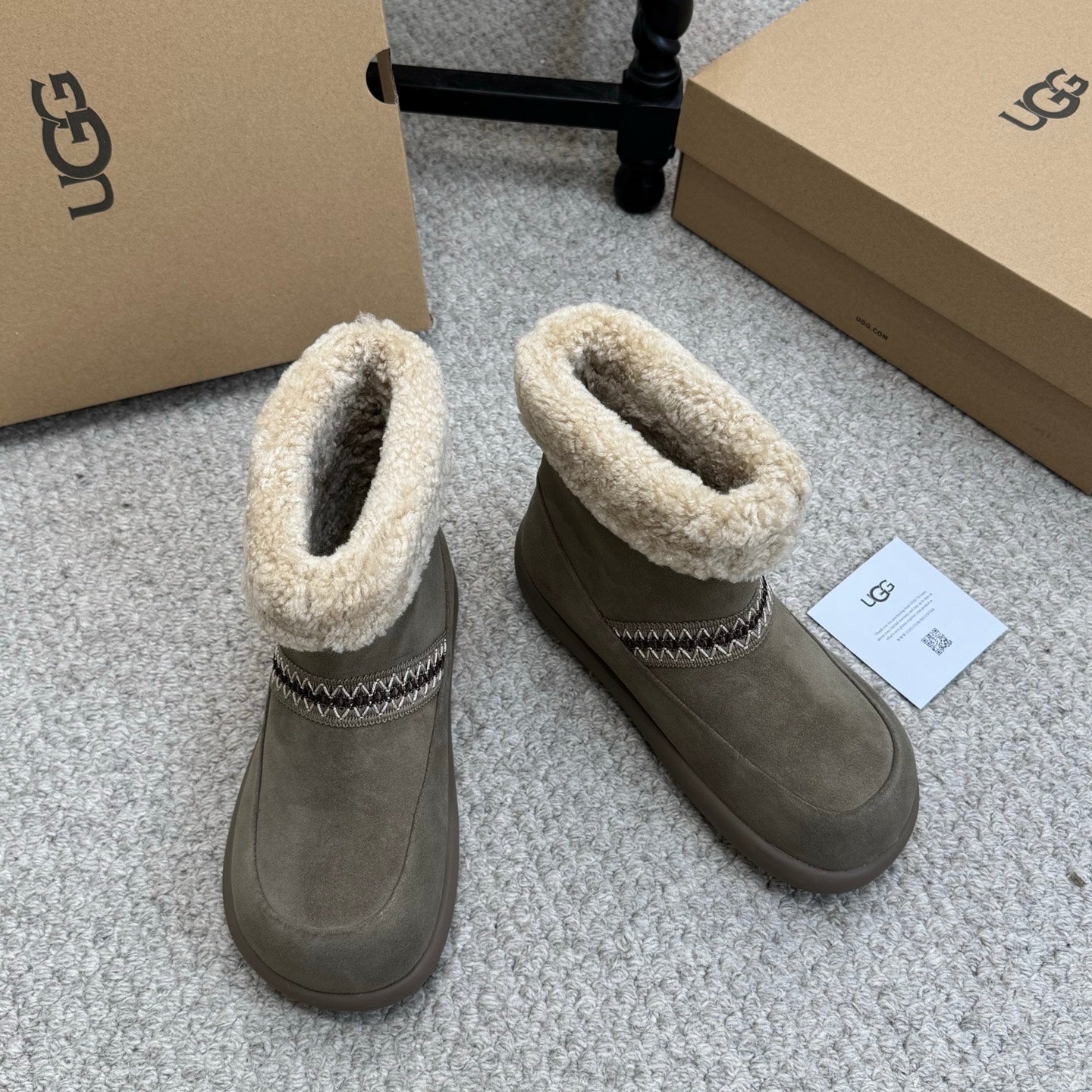 UGG 25ss Ankle Boots Muted Gray Sheep Fur Suede 523104