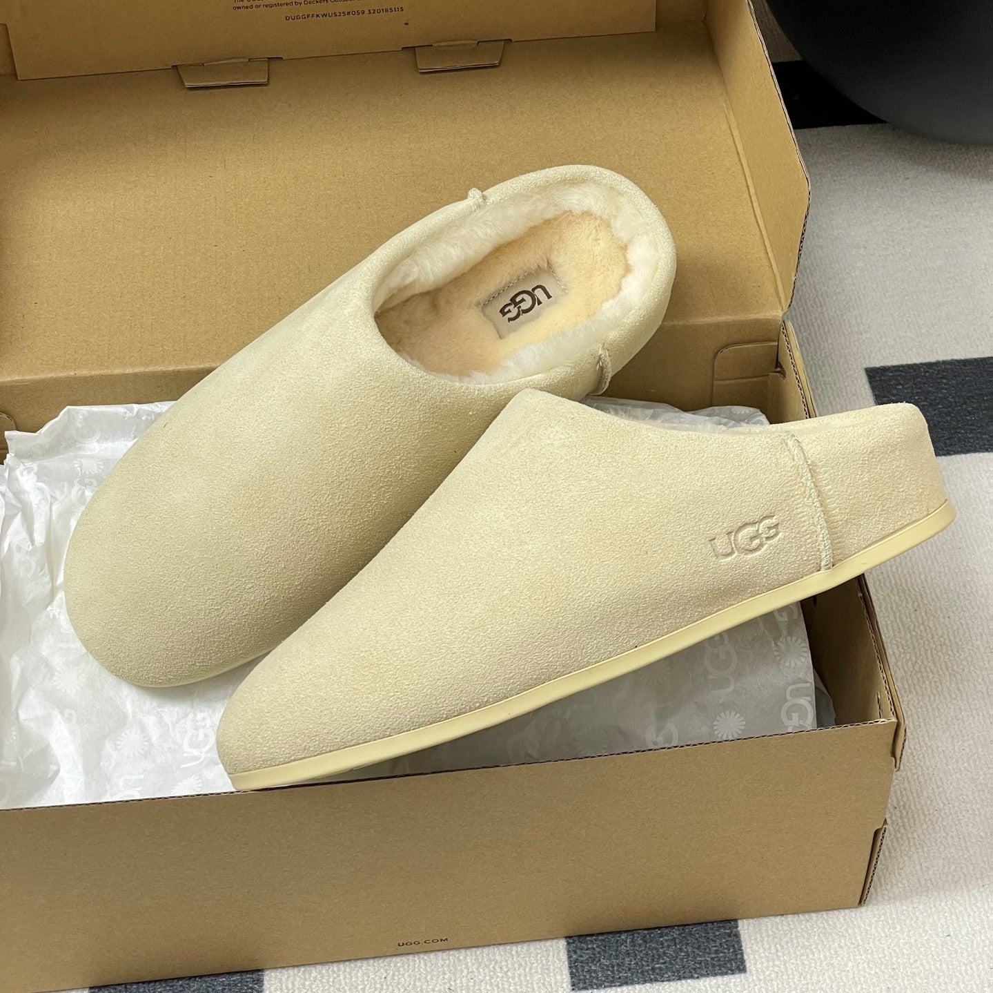 UGG Elea Slip-On Sandals Light Beige Wool Suede 525948
